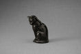 갤러리 뷰어로 이미지로드, ミニ座り猫火葬骨壷 - ランプブラック | ハンドメイド | セラミック