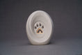Gallery viewerに画像を読み込む, ペットの火葬用骨壷 "Paw" - ホワイト | セラミック | 手作り