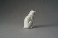 갤러리 뷰어로 이미지로드, ミニ座り猫火葬骨壷 - パーリーホワイト | ハンドメイド | セラミック