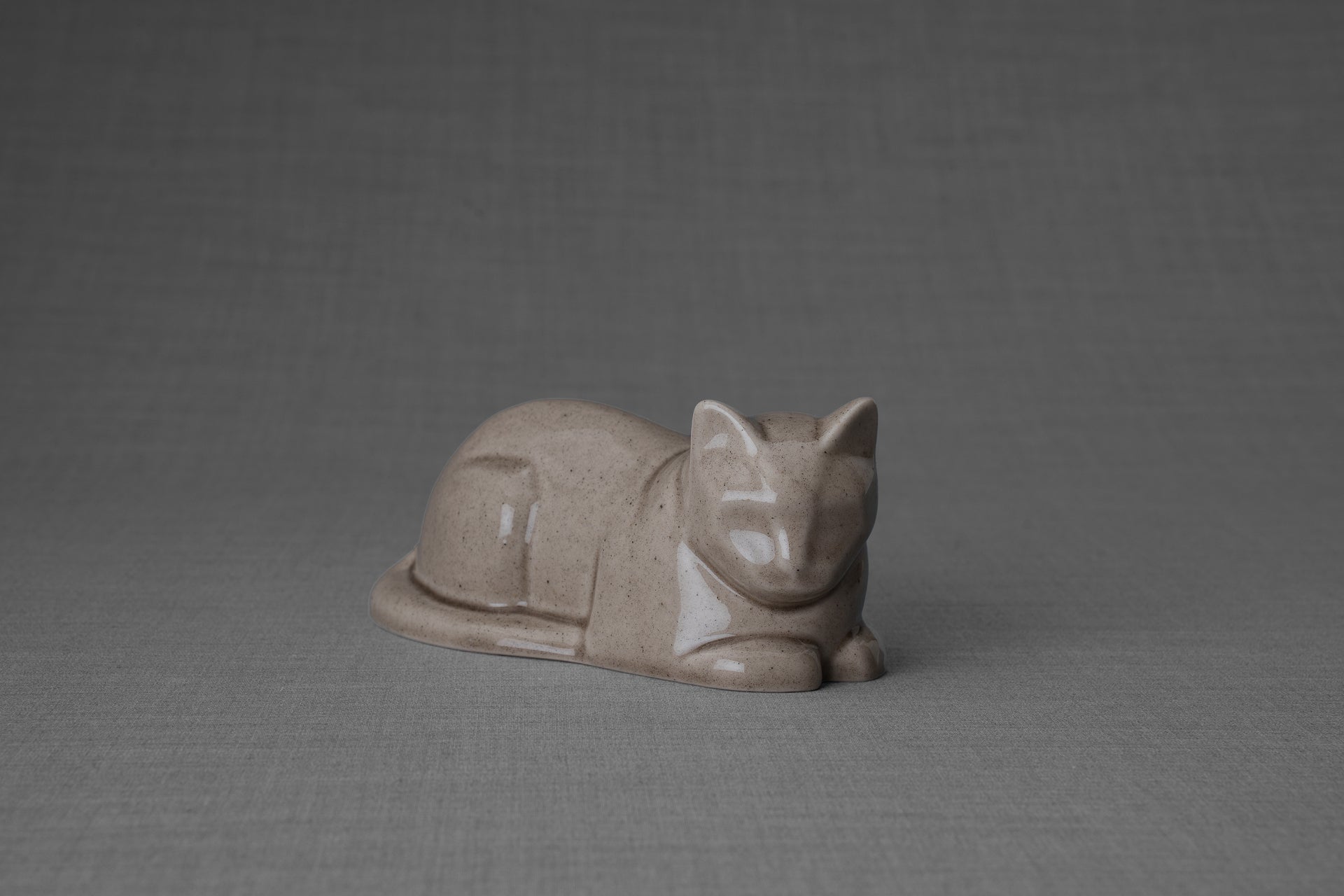 確認用　妻の作った　猫お墓シリーズ　鳥葬　陶芸　骨になっていく猫　ハゲタカ 猫 火葬 骨 猫のミニ骨壺 - グレーベージュ 陶器 ハンドメイド SpiriTails