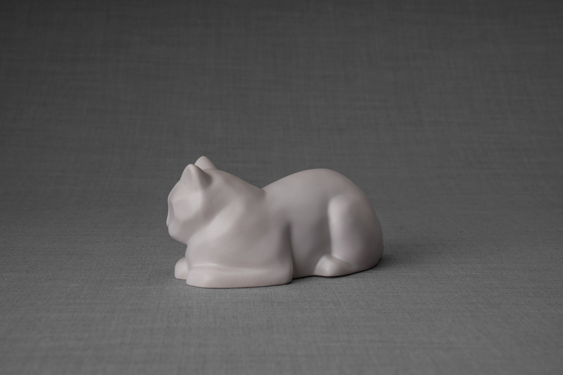 猫のミニ骨壺 - マットホワイト | 陶器 | ハンドメイド – SpiriTails