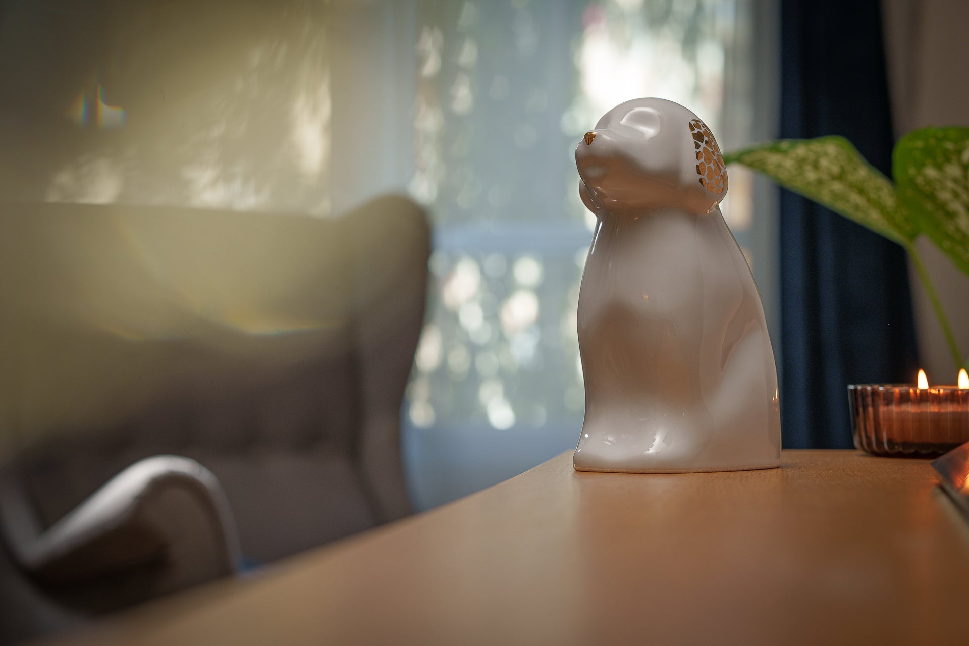 「Cuddle」犬用ペット骨壺 - ホワイト | 陶器 | ハンドメイド