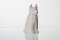 Gallery viewerに画像を読み込む, 「Barkley」犬用ペット骨壺 - マットホワイト | 陶器 | ハンドメイド
