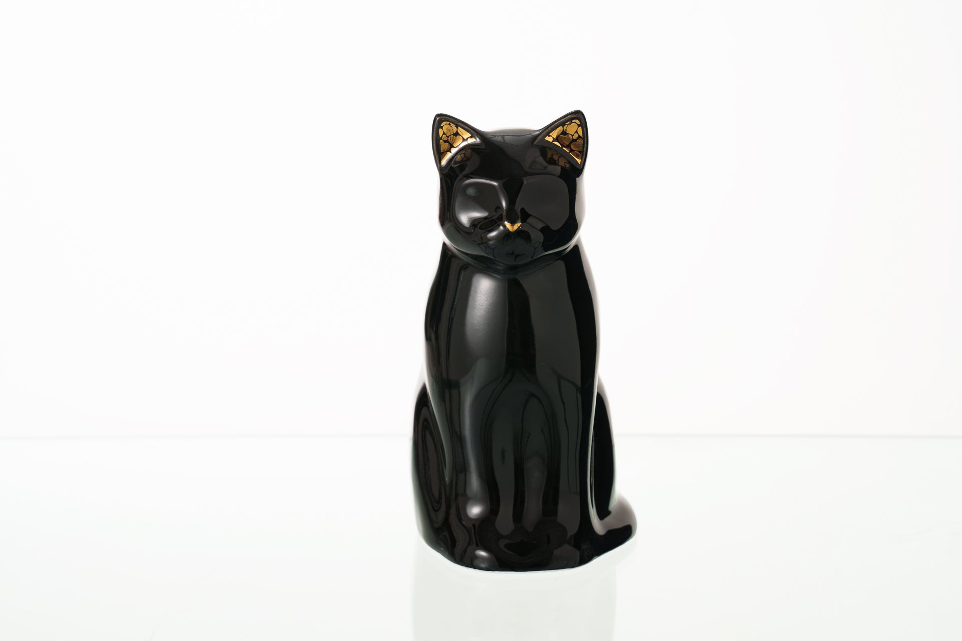 Meow」猫用ペット骨壷 - ブラック | 陶器 | ハンドメイド – SpiriTails